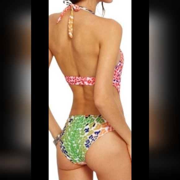 Bikini - Picture 9 of 9